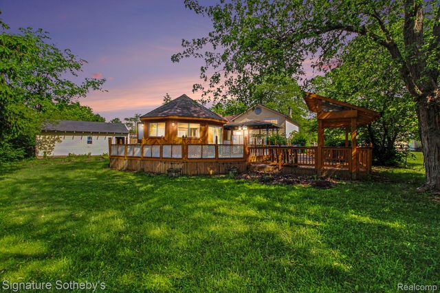2067 Champagne Drive, Ann Arbor, MI 48108