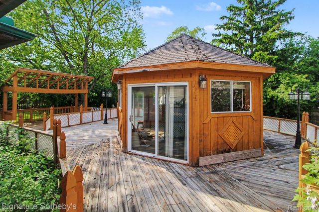 2067 Champagne Drive, Ann Arbor, MI 48108