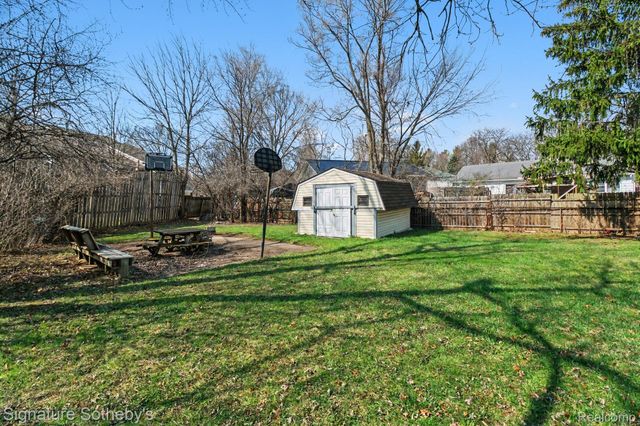 2067 Champagne Drive, Ann Arbor, MI 48108