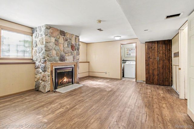 2067 Champagne Drive, Ann Arbor, MI 48108