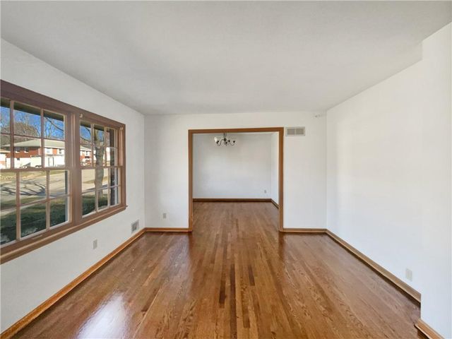 3711 S Kiger Road, Independence, MO 64055