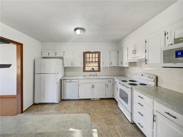 3711 S Kiger Road, Independence, MO 64055