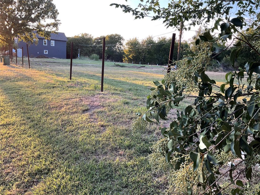 1111 Bell Street, Arlington, TX 76001