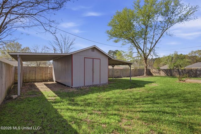 102 Dogwood Trail, Brandon, MS 39047