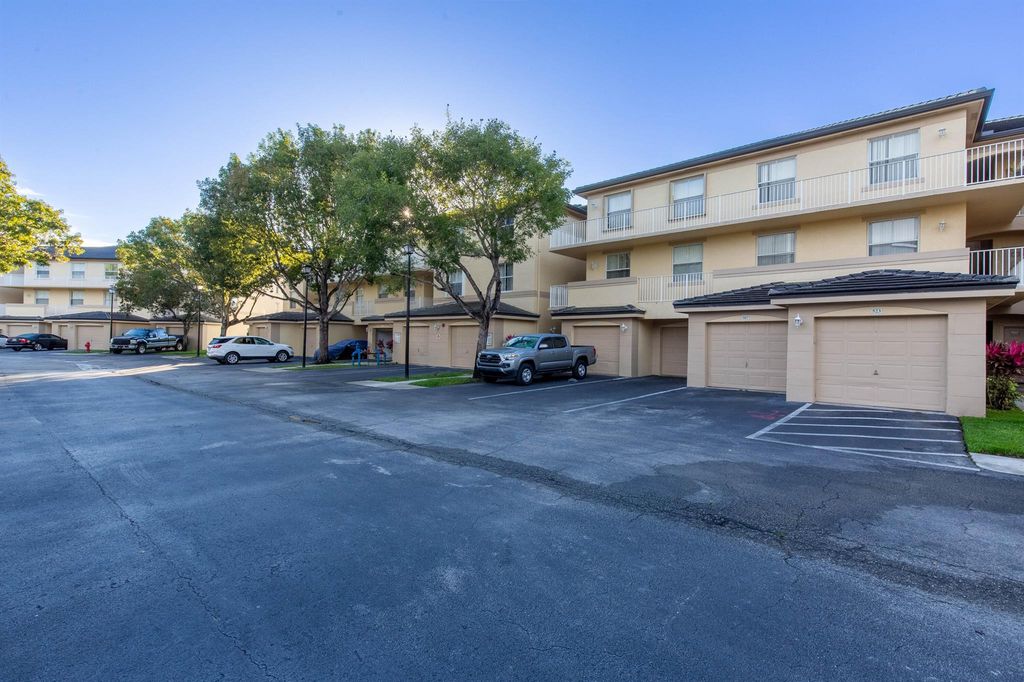 2100 Greenview Shores Boulevard 505, Wellington, FL 33414
