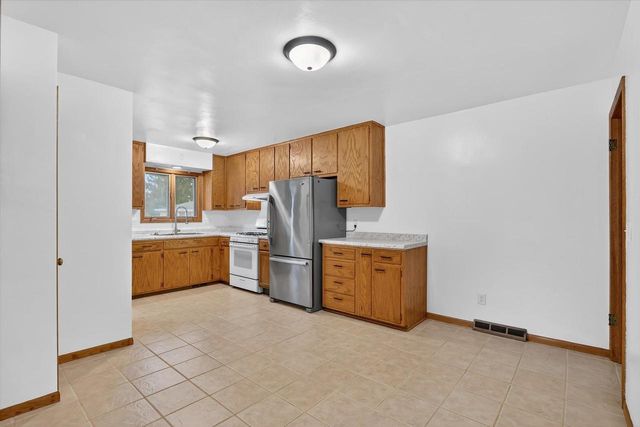 1240 Boynton Court, Janesville, WI 53545