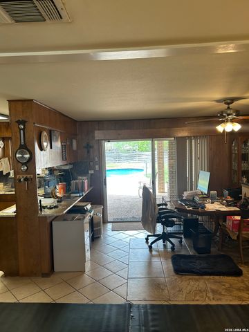 201 Greentree, Schertz, TX 78154