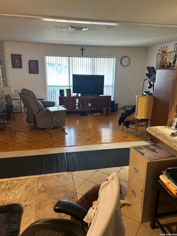 201 Greentree, Schertz, TX 78154