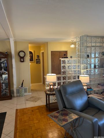 201 Greentree, Schertz, TX 78154