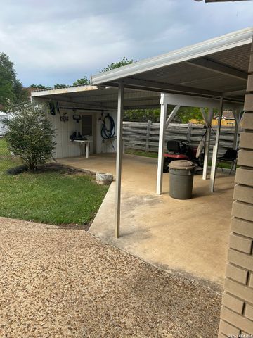 201 Greentree, Schertz, TX 78154