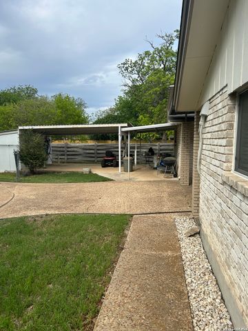 201 Greentree, Schertz, TX 78154