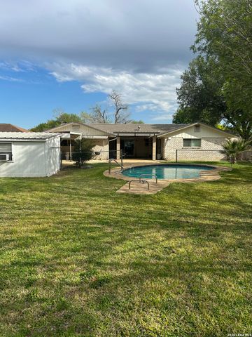 201 Greentree, Schertz, TX 78154