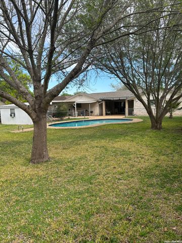 201 Greentree, Schertz, TX 78154