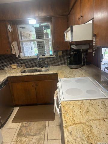 201 Greentree, Schertz, TX 78154