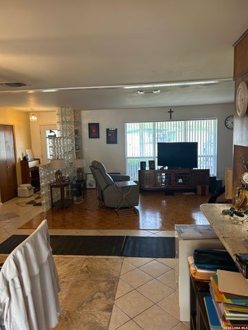 201 Greentree, Schertz, TX 78154