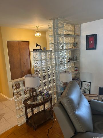 201 Greentree, Schertz, TX 78154