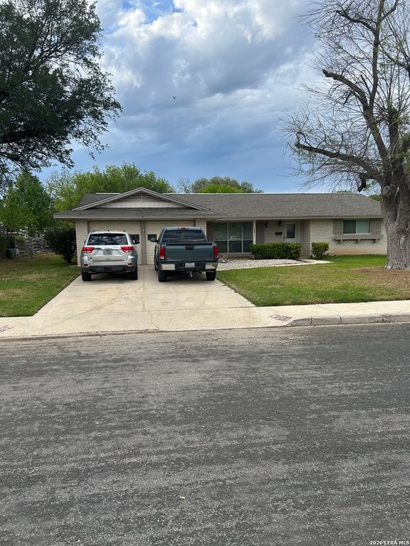 201 Greentree, Schertz, TX 78154