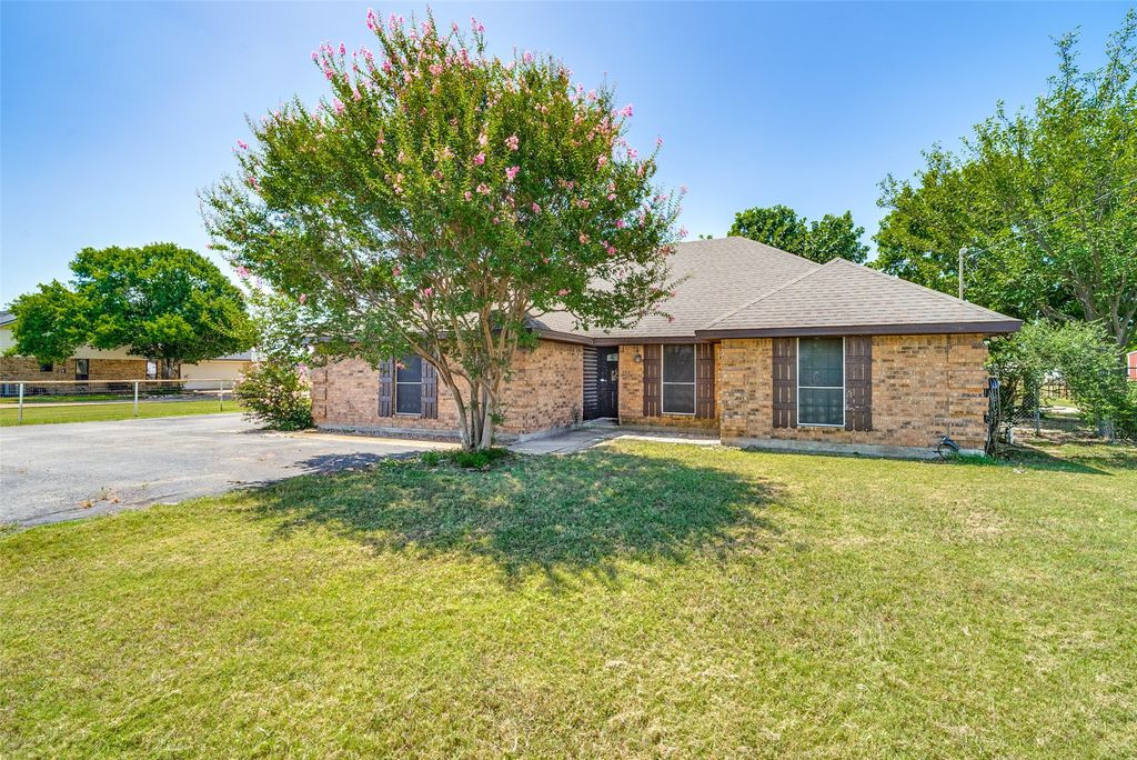 2705 County Road 920, Crowley, TX 76036