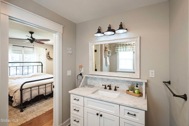 1040 John Alden Lane, Rotterdam, NY 12306