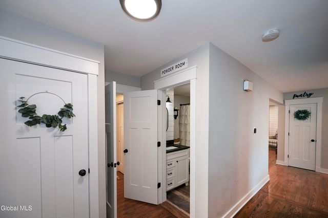 1040 John Alden Lane, Rotterdam, NY 12306