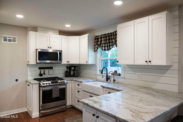 1040 John Alden Lane, Rotterdam, NY 12306