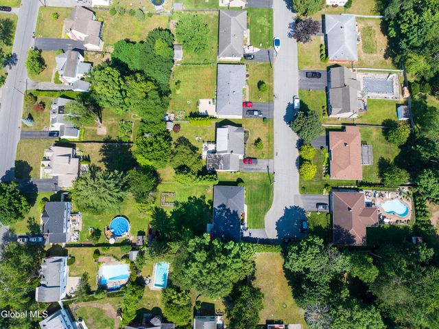 1040 John Alden Lane, Rotterdam, NY 12306