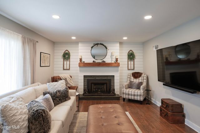 1040 John Alden Lane, Rotterdam, NY 12306