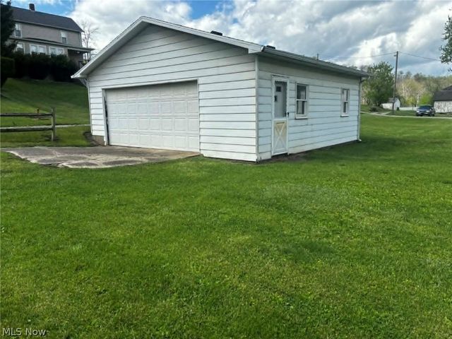155 Hanna, Adena, OH 43901
