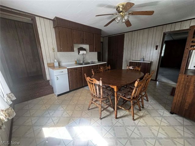 155 Hanna, Adena, OH 43901