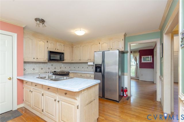 6308 Walnut Bend Dr, Midlothian, VA 23112