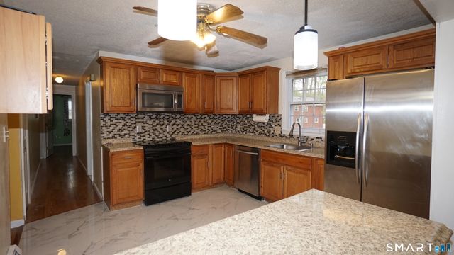 20 Ezra Silva Lane, Windsor, CT 06095