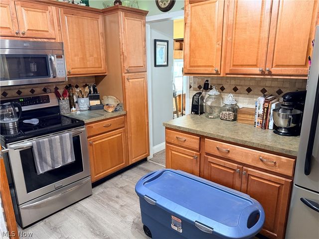 530 Keenan Avenue, Cuyahoga Falls, OH 44221