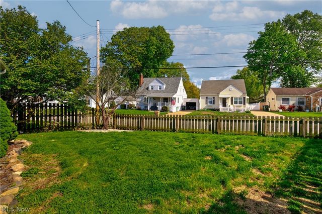 530 Keenan Avenue, Cuyahoga Falls, OH 44221