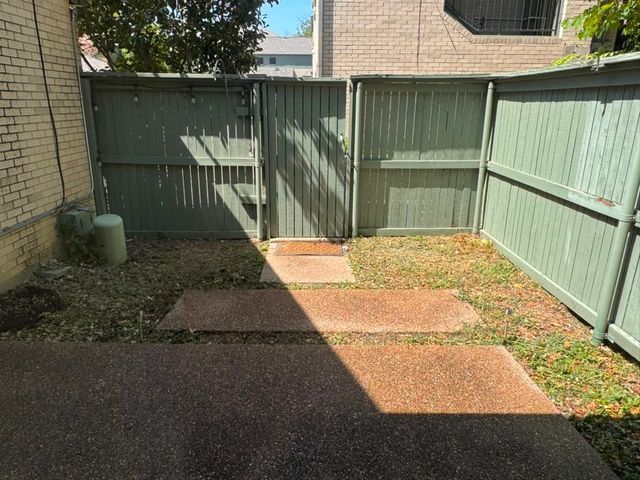 2633 Mccart Avenue, Fort Worth, TX 76110