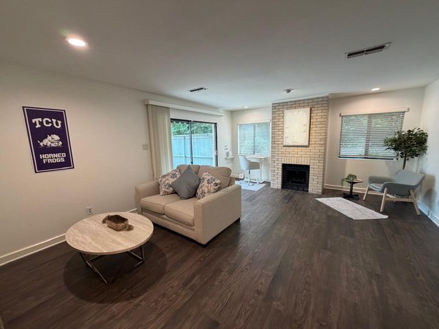 2633 Mccart Avenue, Fort Worth, TX 76110