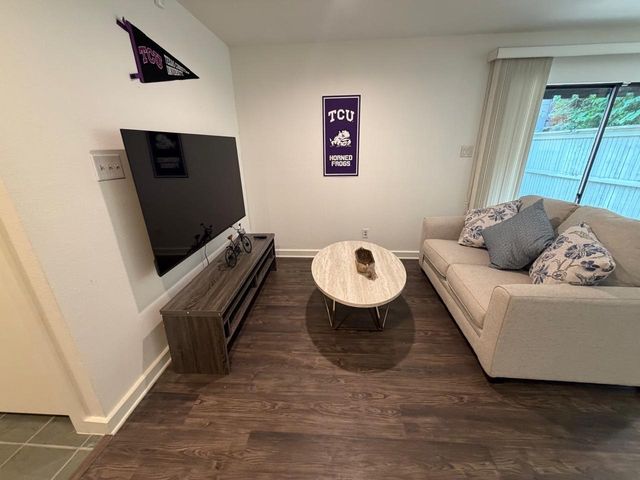 2633 Mccart Avenue, Fort Worth, TX 76110