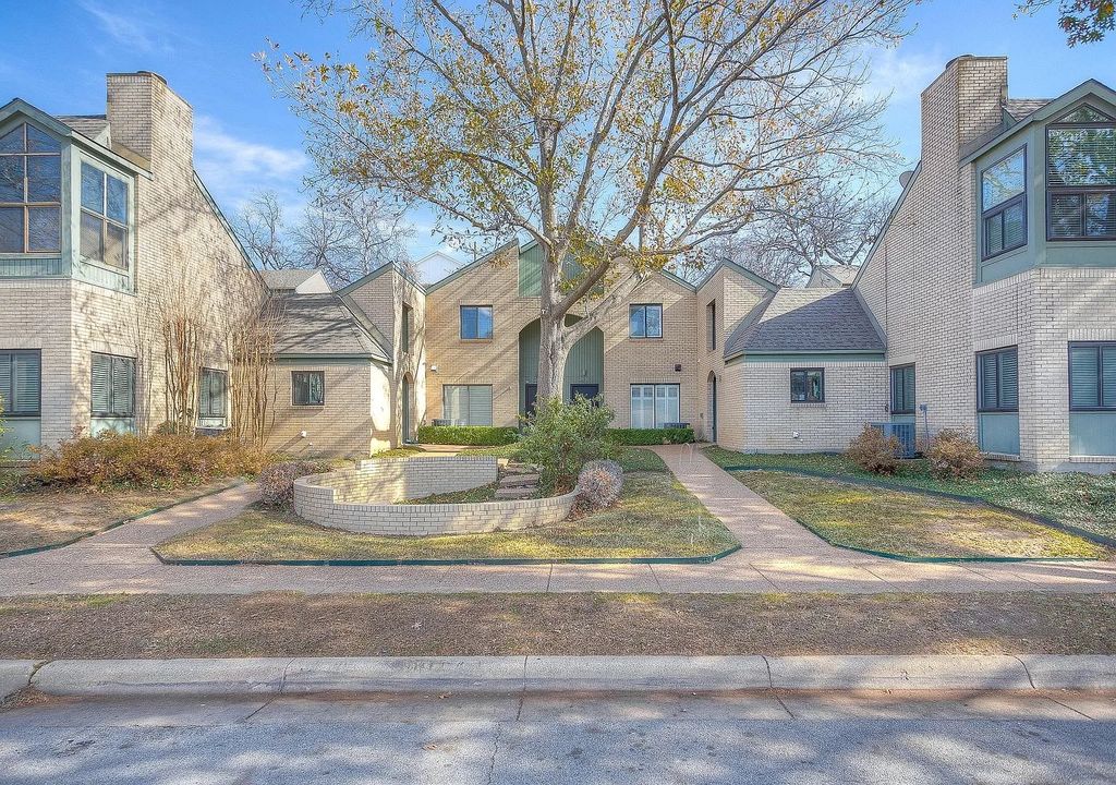 2633 Mccart Avenue, Fort Worth, TX 76110