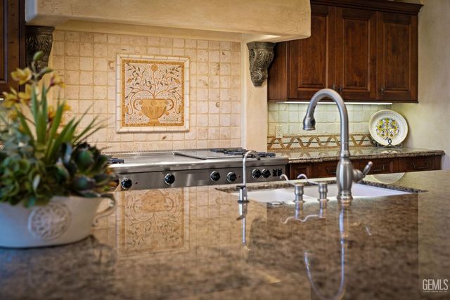 10208 Keswick Drive, Bakersfield, CA 93311