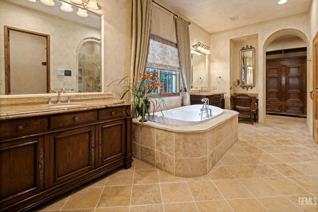 10208 Keswick Drive, Bakersfield, CA 93311