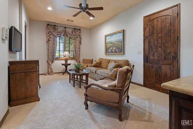 10208 Keswick Drive, Bakersfield, CA 93311