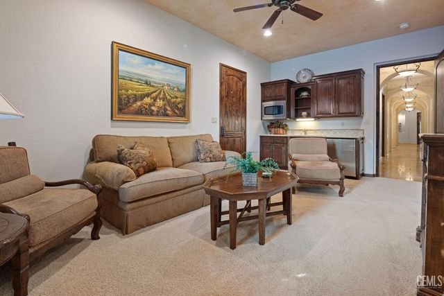 10208 Keswick Drive, Bakersfield, CA 93311