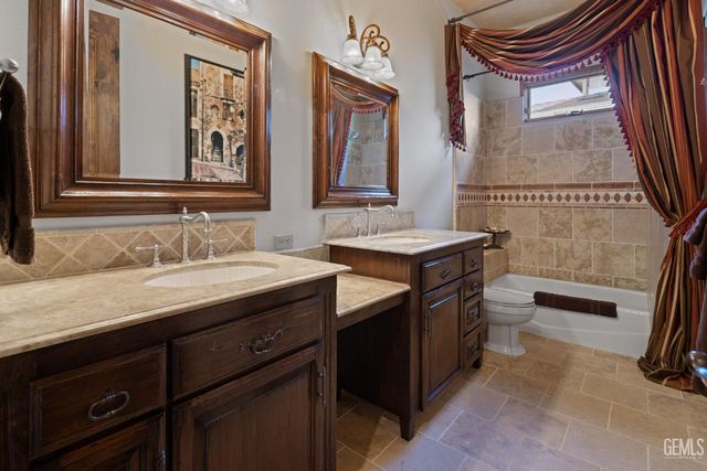 10208 Keswick Drive, Bakersfield, CA 93311