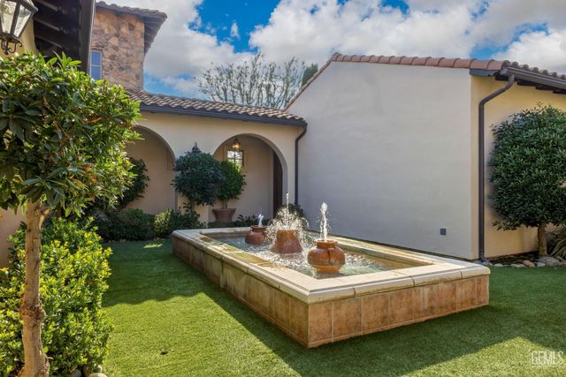 10208 Keswick Drive, Bakersfield, CA 93311