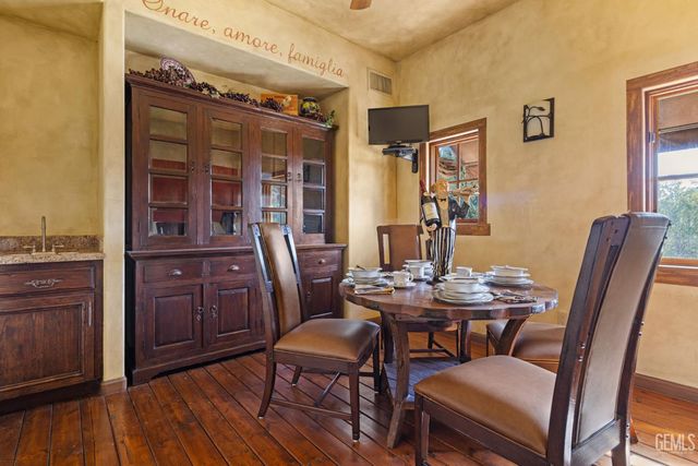 10208 Keswick Drive, Bakersfield, CA 93311