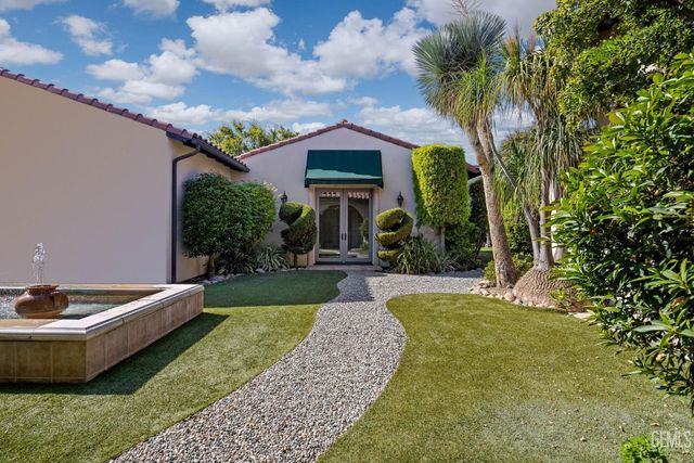 10208 Keswick Drive, Bakersfield, CA 93311