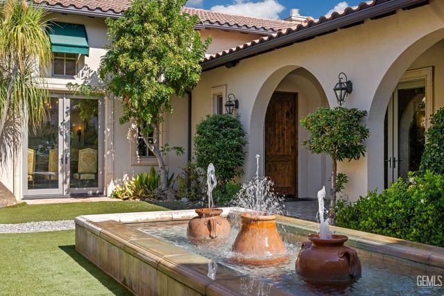 10208 Keswick Drive, Bakersfield, CA 93311