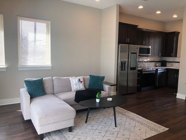 324 Feliks Gwozdz Place 200, Fort Worth, TX 76104