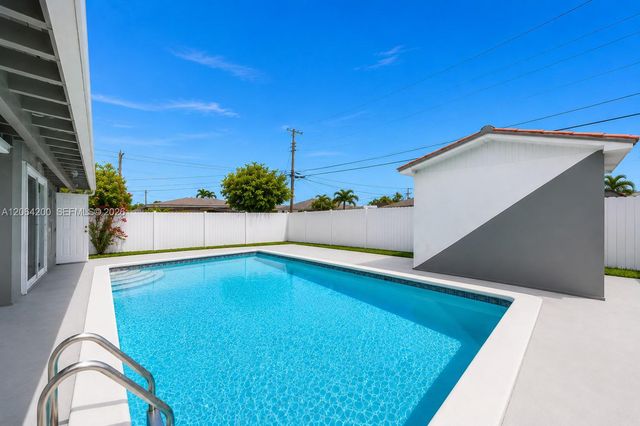 291 W 47th St, Hialeah, FL 33012