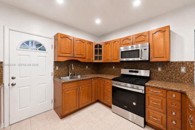 291 W 47th St, Hialeah, FL 33012