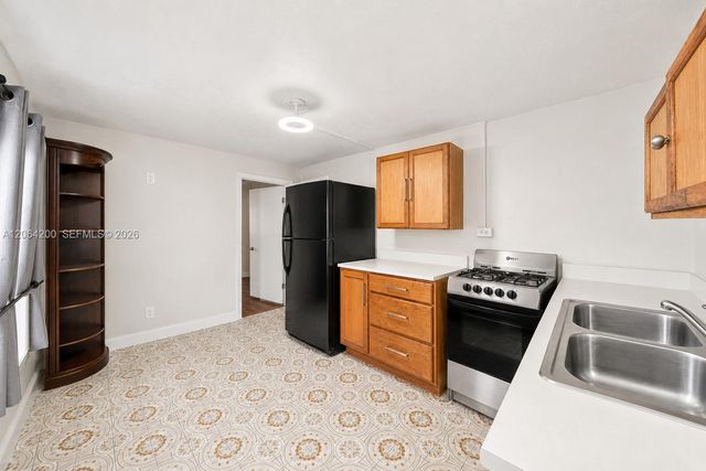 291 W 47th St, Hialeah, FL 33012